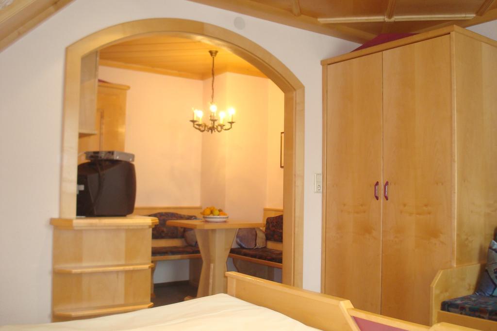 Gaestehaus Moser Ramingstein Habitación foto