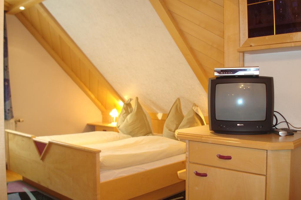 Gaestehaus Moser Ramingstein Habitación foto